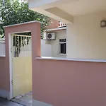 Sara *
