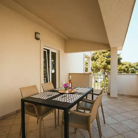 Apartament Sara