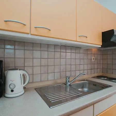 Apartament Sara *