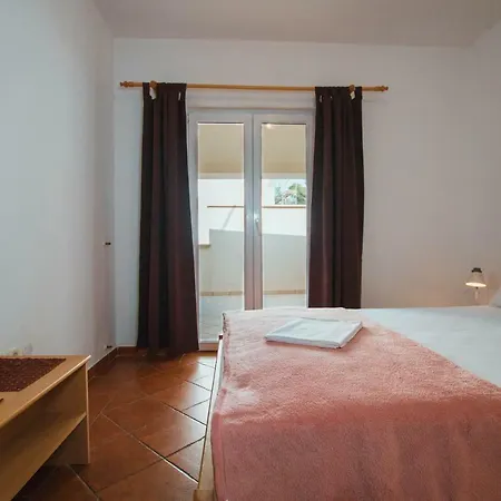 Apartament Sara *