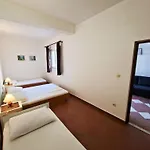 Sara *