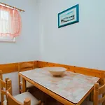 Apartman Sara *