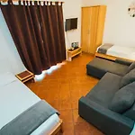 Apartman Sara *