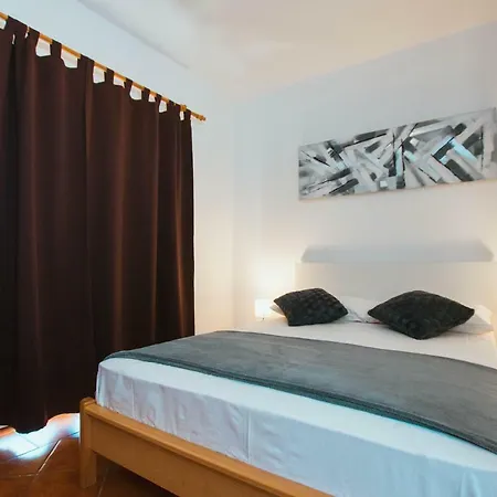 Sara Apartmán *